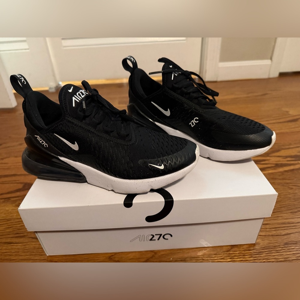 Nike Black and white Air 270 Sneakers. Women’s size 7.5